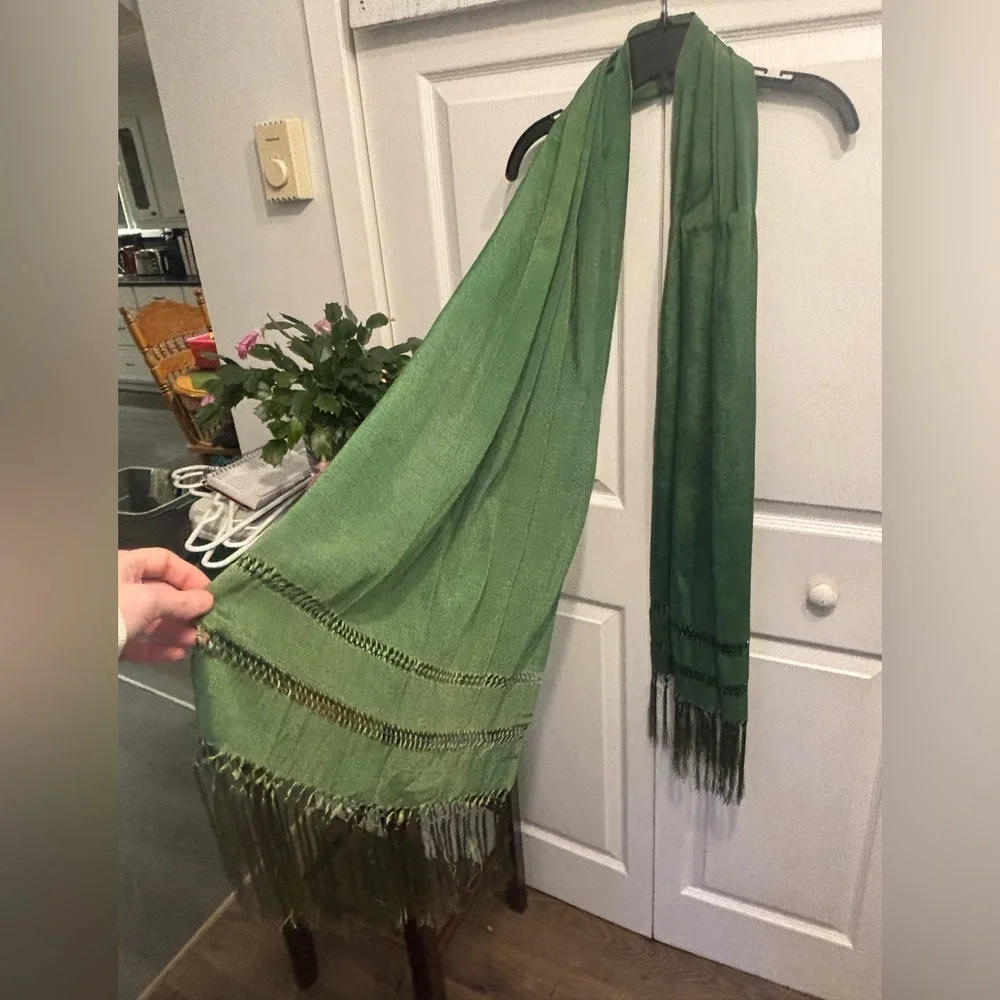 Long Emerald Green Scarf With Quality Fringe Detailing on Both Ends - Picture 1 of 4